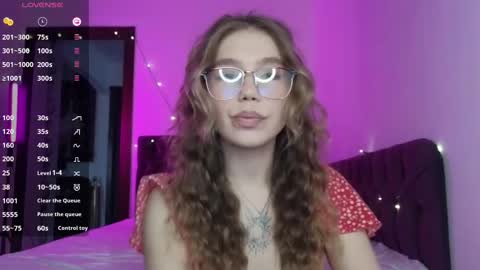 Snapshot of emmyluu chatting on 16, 1, 2025 Emmy online show from 16, 1, 2025