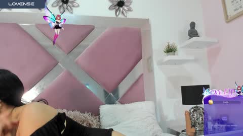 Snapshot of emmymiller1 chatting on 25, 1, 2025 emmymiller1 online show from 25, 1, 2025