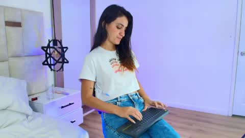 EMY FERRER online show from 9, 4, 2026