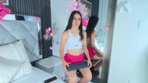 EMY FERRER online show from 22, 4, 2026