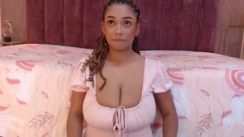 Snapshot of emy_leon chatting on 2, 3, 2025 Emy online show from 2, 3, 2025