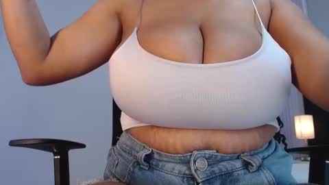 Snapshot of emy_leon chatting on 26, 9, 2025 Emy online show from 26, 9, 2025