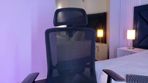 Snapshot of emy_leon chatting on 11, 10, 2025 Emy online show from 11, 10, 2025