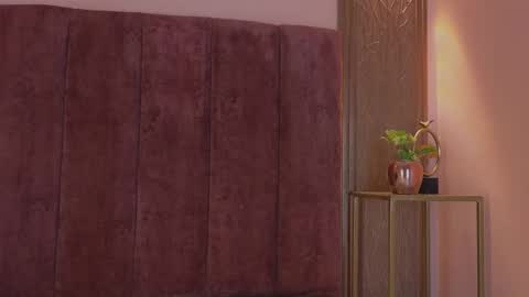 Snapshot of emy_leon chatting on 8, 11, 2025 Emy online show from 8, 11, 2025