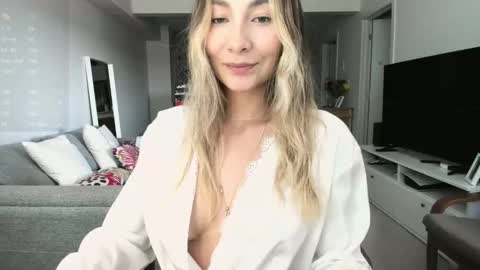 emyconneer online show from 20, 9, 2025