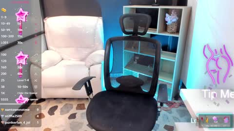 Emy Silver online show from 2, 2, 2025