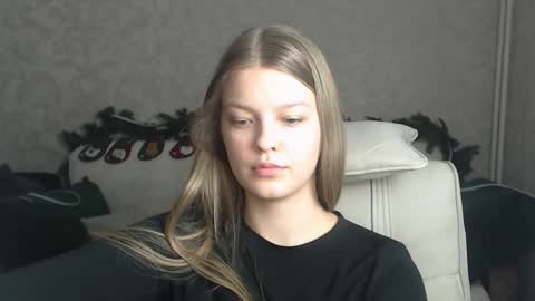 Snapshot of emysway chatting on 7, 1, 2025 EmySway online show from 7, 1, 2025