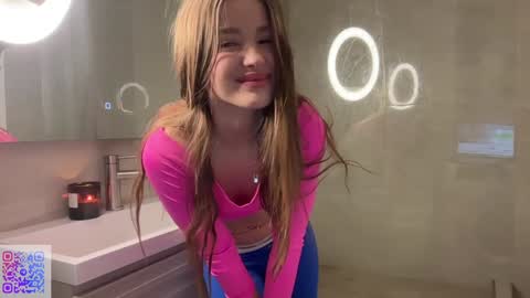 Snapshot of endlessmia chatting on 7, 2, 2025 Mia online show from 7, 2, 2025