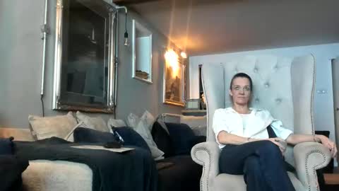 englishcouple81 online show from 8, 3, 2026