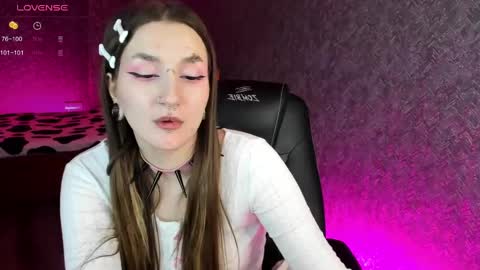 Snapshot of enn_allenn chatting on 17, 12, 2024 enn_allenn online show from 17, 12, 2024