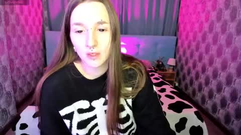 Snapshot of enn_allenn chatting on 7, 1, 2025 enn_allenn online show from 7, 1, 2025
