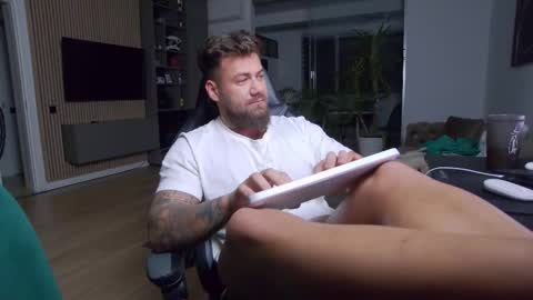 Erik online show from 14, 2, 2025