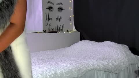 Snapshot of enveeluna chatting on 24, 1, 2025 Mia visit online show from 24, 1, 2025