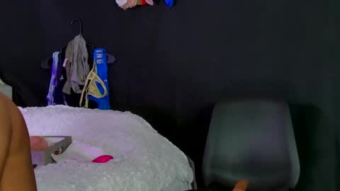 Snapshot of enveeluna chatting on 3, 3, 2025 Mia visit online show from 3, 3, 2025