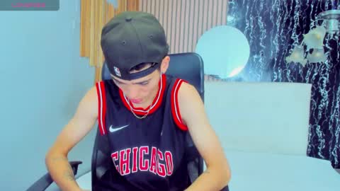 enzoo_smith online show from 22, 7, 2026