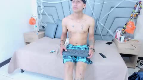 Snapshot of erack_and_emmy chatting on 2, 11, 2025 erack_and_emmy online show from 2, 11, 2025