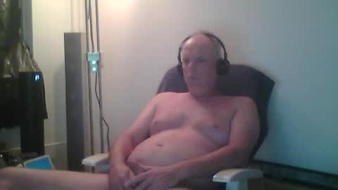 Snapshot of eric204 chatting on 13, 7, 2026 Eric online show from 13, 7, 2026