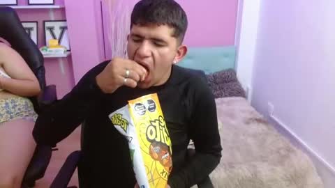 Snapshot of eric_and_alisson chatting on 5, 10, 2025 Eric and Alisson online show from 5, 10, 2025