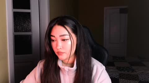 Erica Wayne online show from 5, 1, 2025