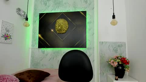 Snapshot of erick_zhimerman chatting on 5, 1, 2025   online show from 5, 1, 2025