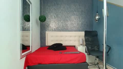 Snapshot of erick_zhimerman chatting on 8, 10, 2025   online show from 8, 10, 2025