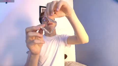 Snapshot of erik_golden_ chatting on 8, 5, 2026 I am Erik online show from 8, 5, 2026
