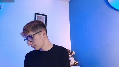 Snapshot of erik_golden_ chatting on 11, 5, 2026 I am Erik online show from 11, 5, 2026