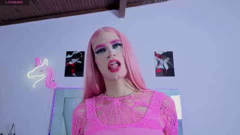 Snapshot of erika_hill chatting on 24, 9, 2025 erika_hill online show from 24, 9, 2025