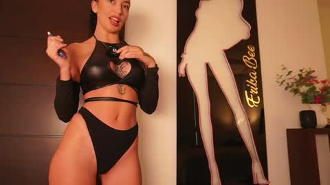 Snapshot of erikabee chatting on 1, 11, 2025 Venus Skye online show from 1, 11, 2025