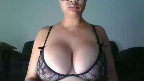 Snapshot of erin2025 chatting on 9, 7, 2026 erin2025 online show from 9, 7, 2026