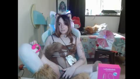 Snapshot of eris_the_doll chatting on 9, 10, 2025 ErisTheDoll online show from 9, 10, 2025