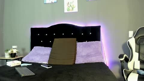 Snapshot of eros_lux1 chatting on 2, 4, 2026 Eros Lux1 online show from 2, 4, 2026