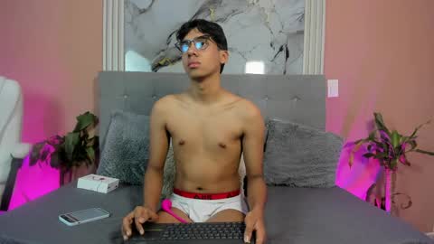 Snapshot of eros_lux1 chatting on 4, 4, 2026 Eros Lux1 online show from 4, 4, 2026