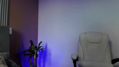 Snapshot of eros_lux1 chatting on 11, 4, 2026 Eros Lux1 online show from 11, 4, 2026