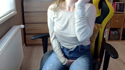 Snapshot of erotic_vibe chatting on 11, 1, 2025 Melissa online show from 11, 1, 2025