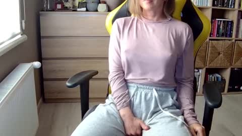 Snapshot of erotic_vibe chatting on 11, 2, 2025 Melissa online show from 11, 2, 2025