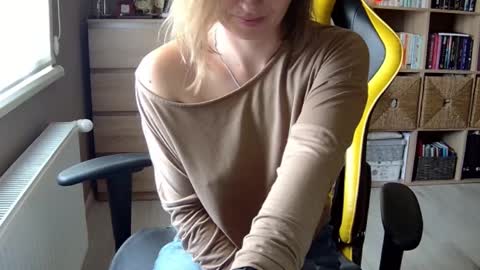 Snapshot of erotic_vibe chatting on 14, 2, 2025 Melissa online show from 14, 2, 2025