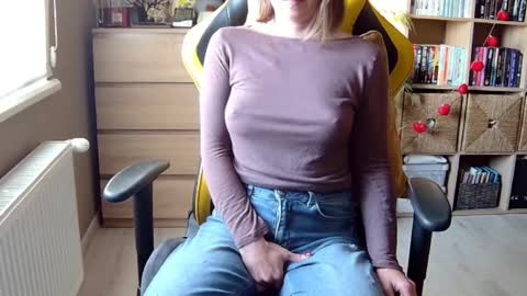 Snapshot of erotic_vibe chatting on 24, 2, 2025 Melissa online show from 24, 2, 2025