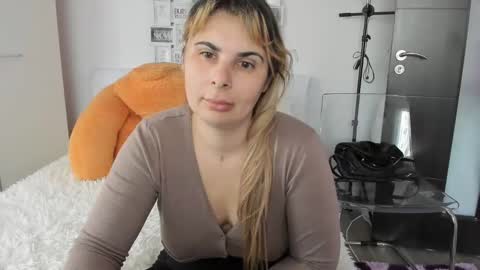 eroticsensualkitty4u online show from 4, 2, 2025