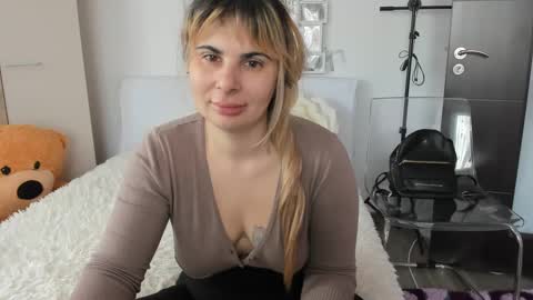 eroticsensualkitty4u online show from 7, 2, 2025