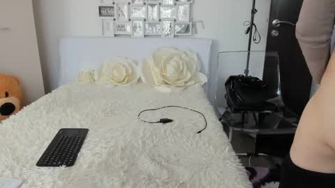 eroticsensualkitty4u online show from 4, 3, 2025