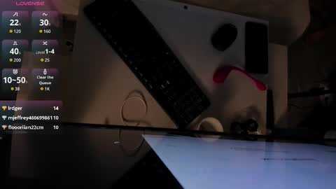 Snapshot of escarleth__ chatting on 12, 11, 2025 Escarlet online show from 12, 11, 2025