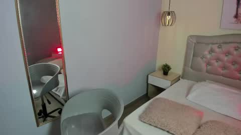 Snapshot of escarleth__ chatting on 13, 11, 2025 Escarlet online show from 13, 11, 2025