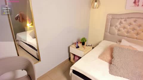 Snapshot of escarleth__ chatting on 19, 11, 2025 Escarlet online show from 19, 11, 2025