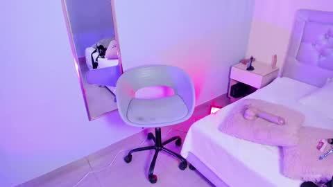 Snapshot of escarleth__ chatting on 21, 11, 2025 Escarlet online show from 21, 11, 2025