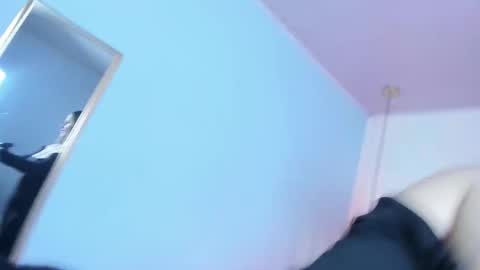 Snapshot of escarleth__ chatting on 1, 12, 2025 Escarlet online show from 1, 12, 2025