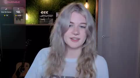 Snapshot of eshleeeygreen chatting on 17, 6, 2026 EshleGreen online show from 17, 6, 2026
