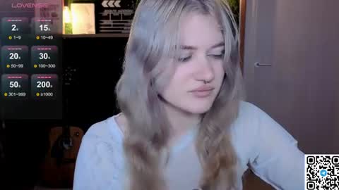 Snapshot of eshleeeygreen chatting on 18, 6, 2026 EshleGreen online show from 18, 6, 2026