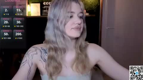 Snapshot of eshleeeygreen chatting on 25, 6, 2026 EshleGreen online show from 25, 6, 2026