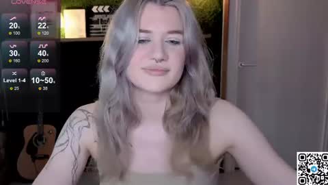 Snapshot of eshleeeygreen chatting on 27, 6, 2026 EshleGreen online show from 27, 6, 2026